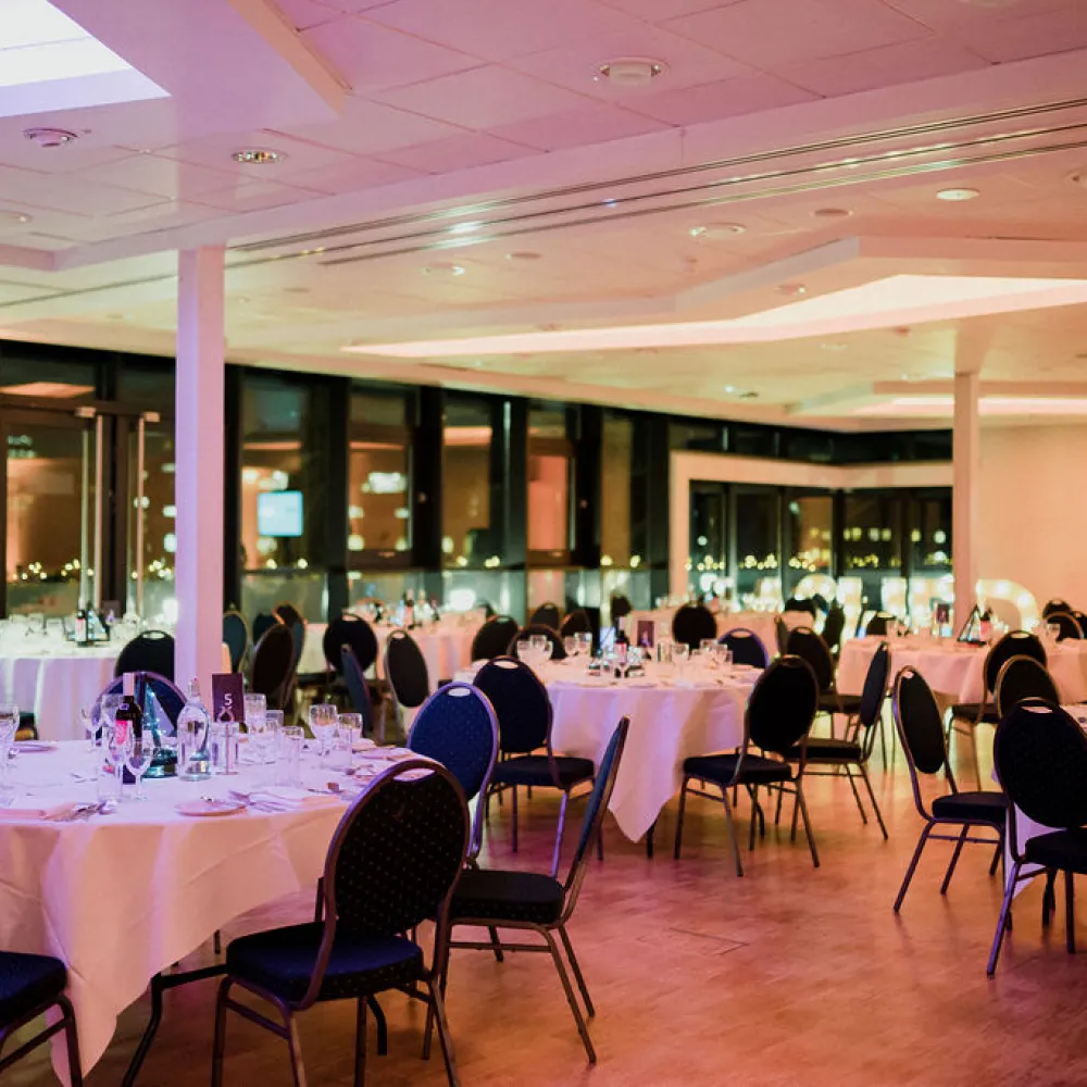 m shed dinner table set-up