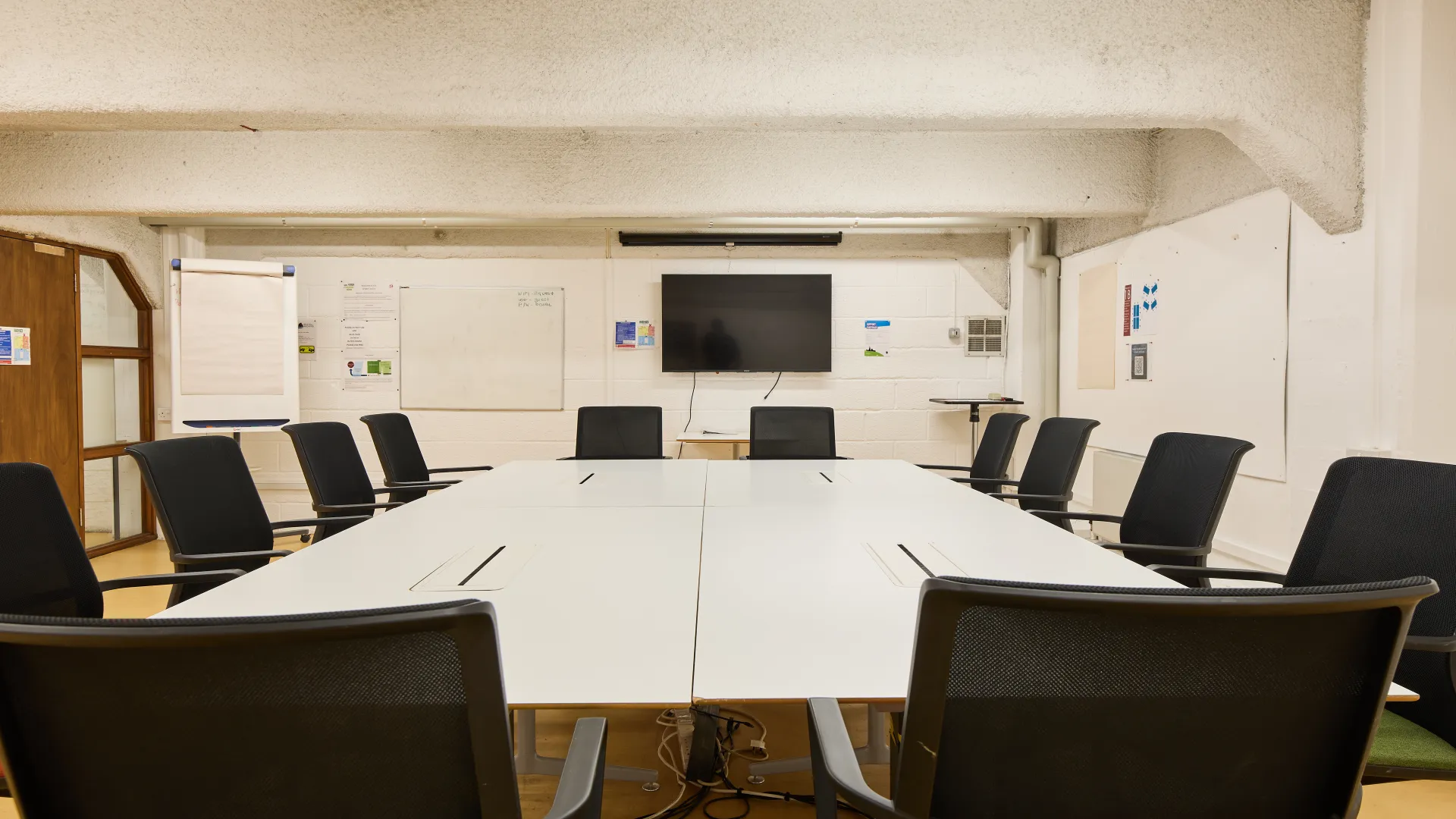 create centre board room set-up