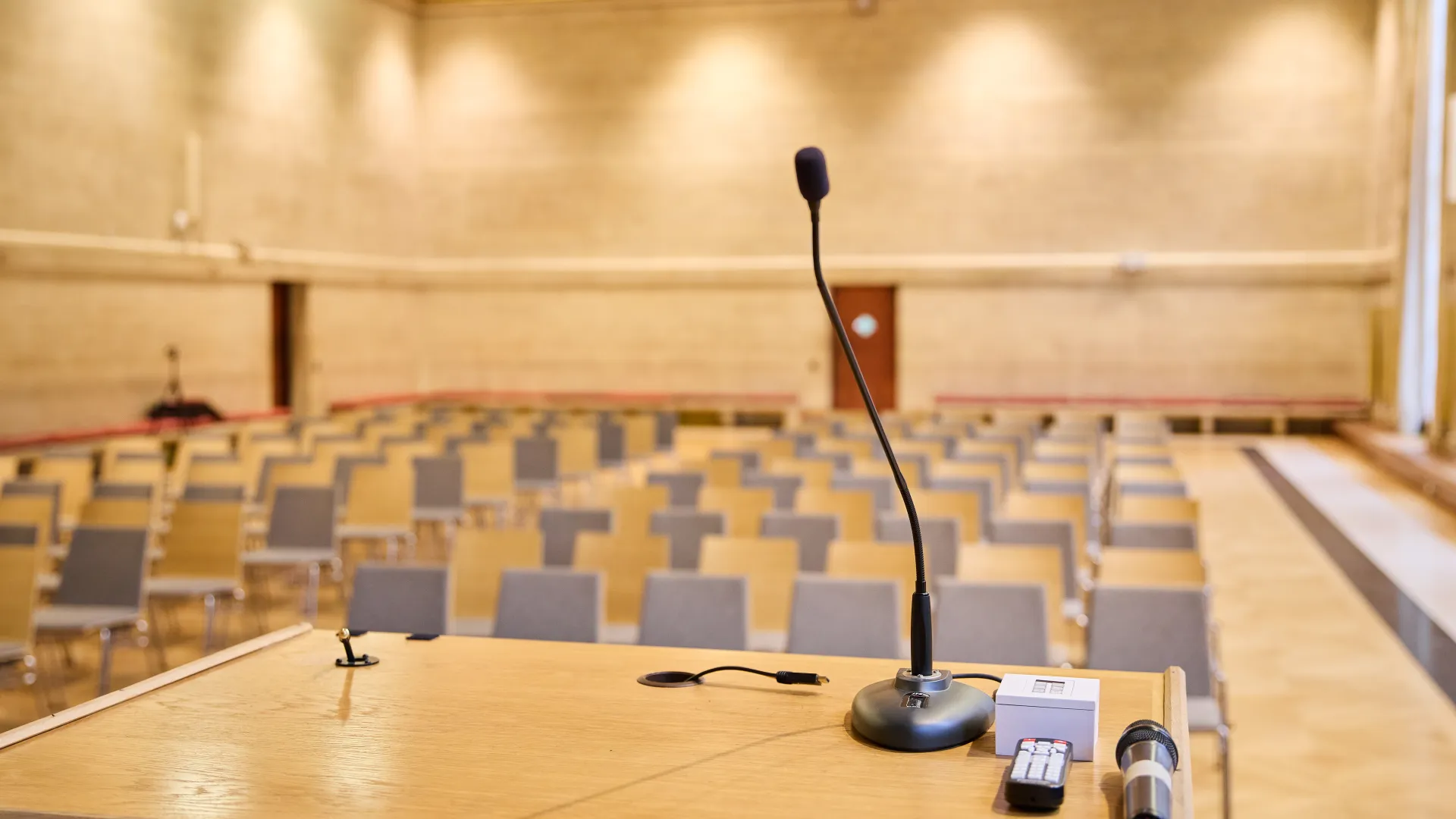 bristol city hall lacturn