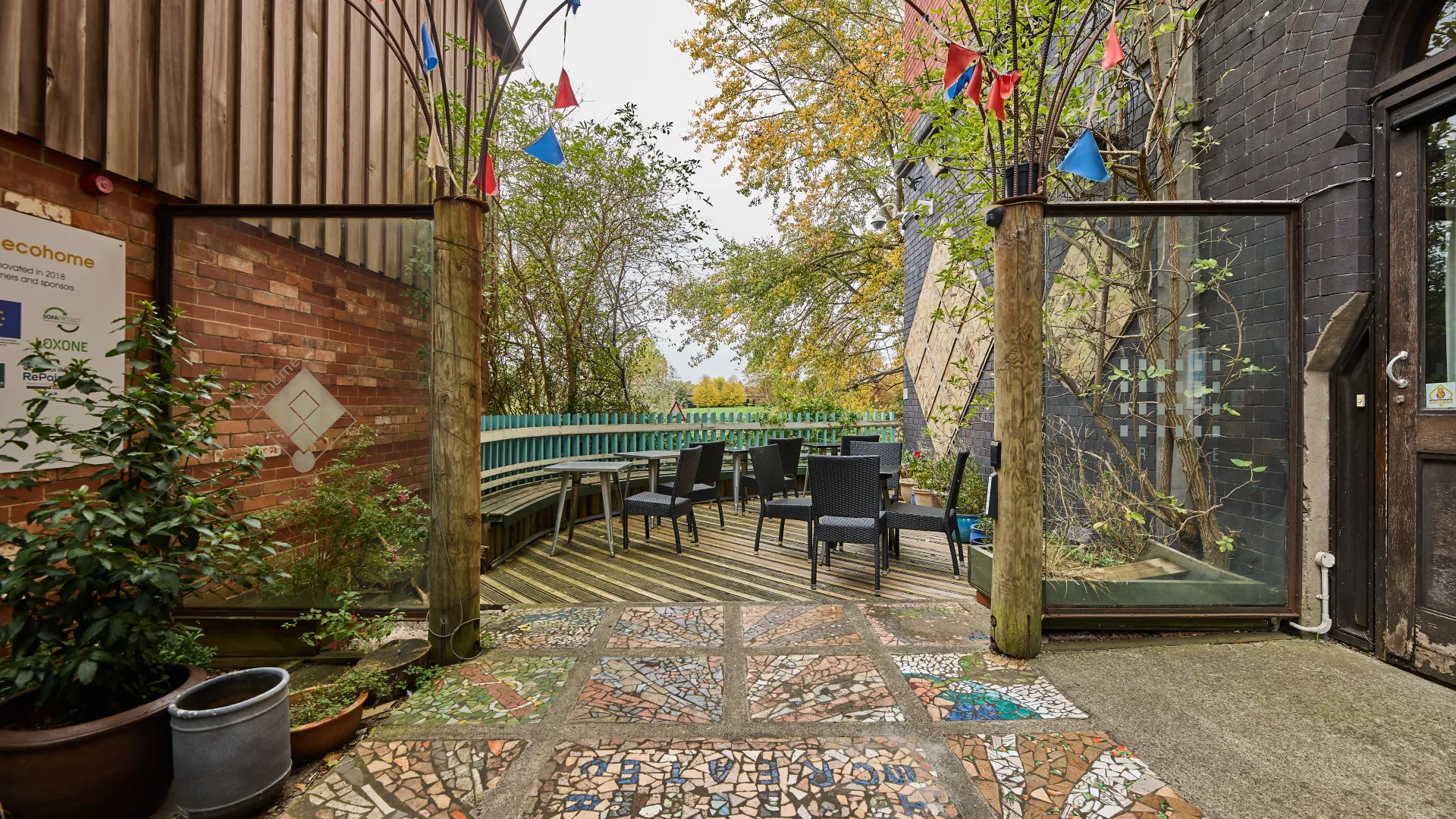 centre centre garden arch