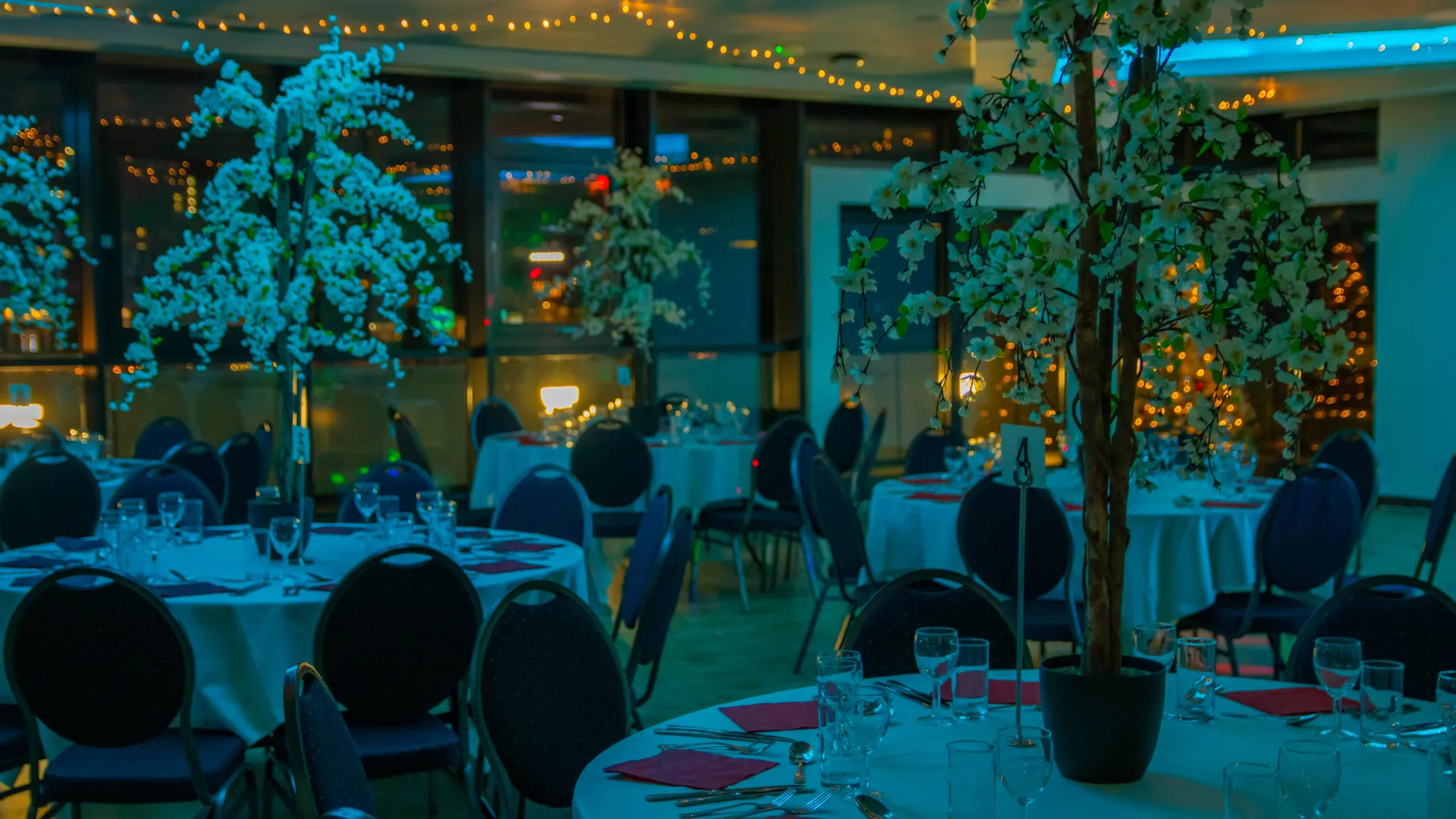 m shed round table set-up with trees